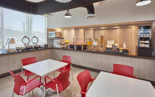 City Express Junior by Marriott Toluca Zona Industrial