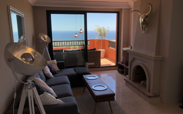 Luxurious SEA View Apartment