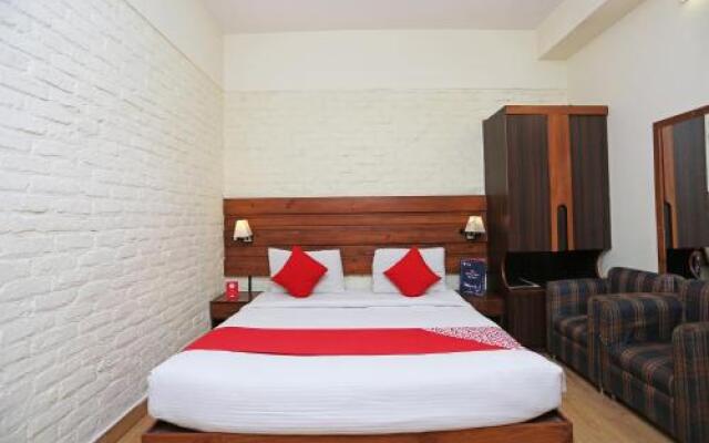 OYO 13602 Hotel The Town House