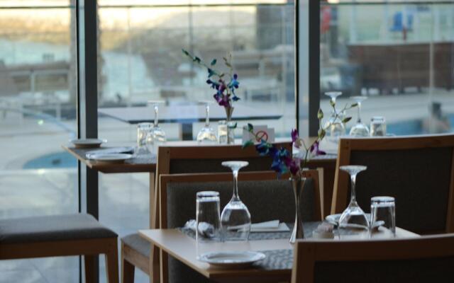 Grand Swiss-Belhotel Waterfront Seef