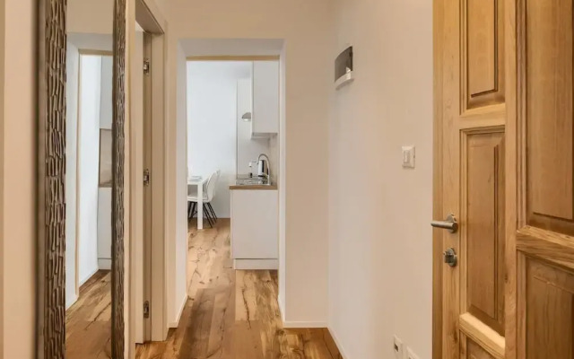 Modern Apartment With Open-air Parking