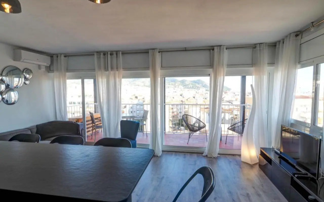 Chic Sea View Apartment