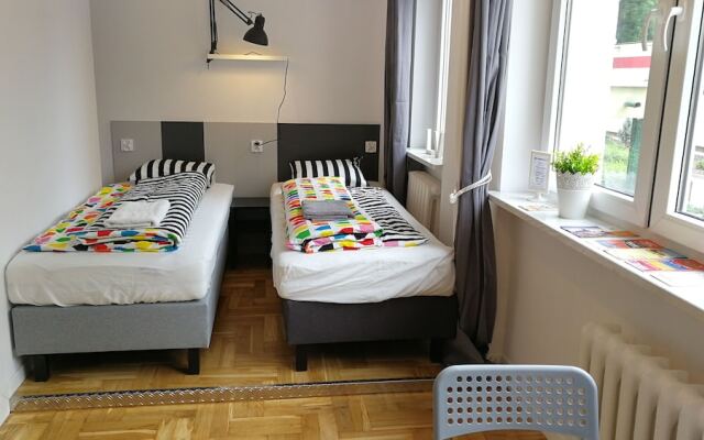 Labo Apartment Metro Plocka