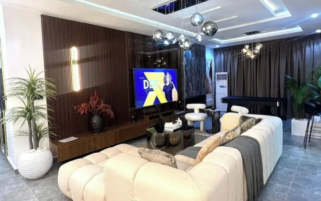 Winnie Host and Homes