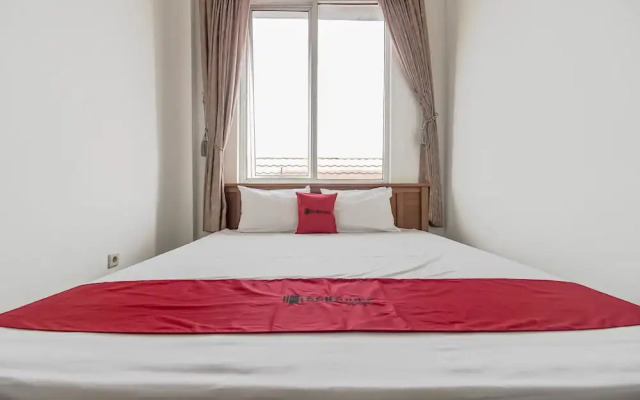 RedDoorz near Pantai Tanjung Pendam 2