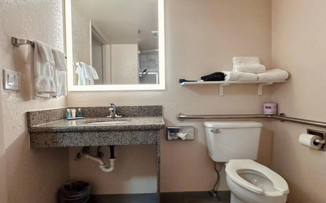 Clarion Pointe Wenatchee