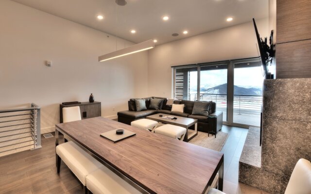 3br/3ba Stunning  In Canyons Village 3 Bedroom Condo by RedAwning