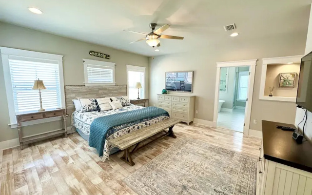Casa Bella 5 Bedroom Home by RedAwning