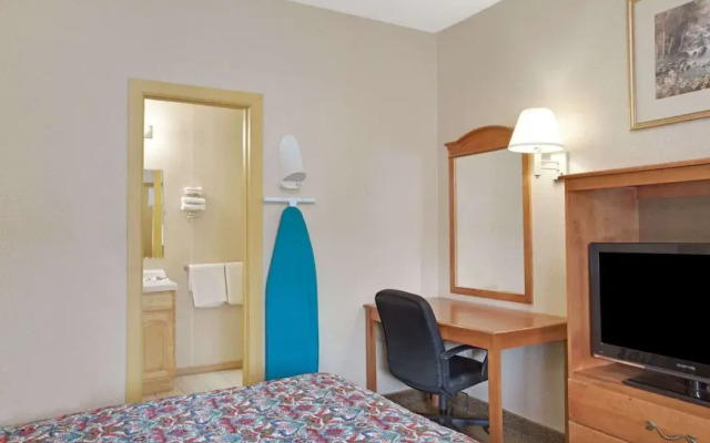 Knights Inn Pine Brook