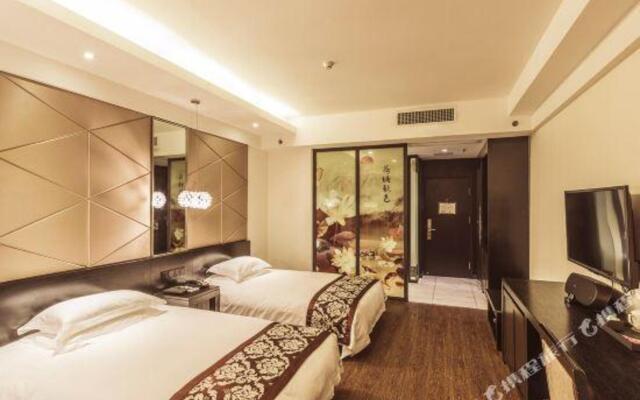 Green Sunshine Holiday Fashion Hotel