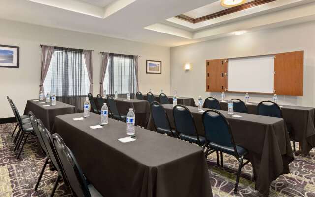 La Quinta Inn & Suites by Wyndham Fresno Northwest