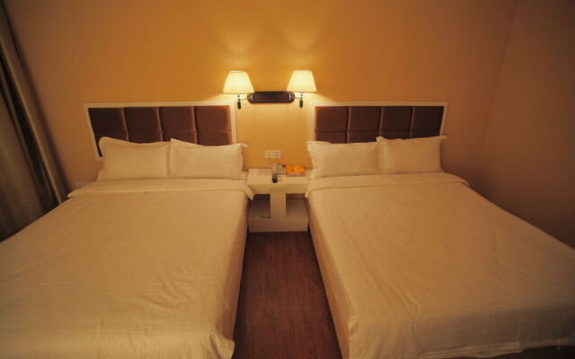 Champs Elysees Hotel