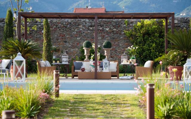 Villa Hugo in Lucca With 5 Bedrooms and 6 Bathrooms