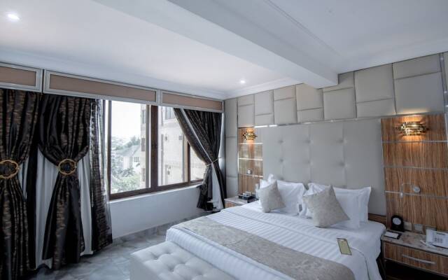 The Wells Carlton Hotel and Apartments