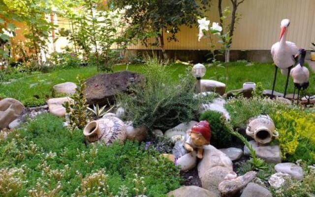 U Yasenia Guest House