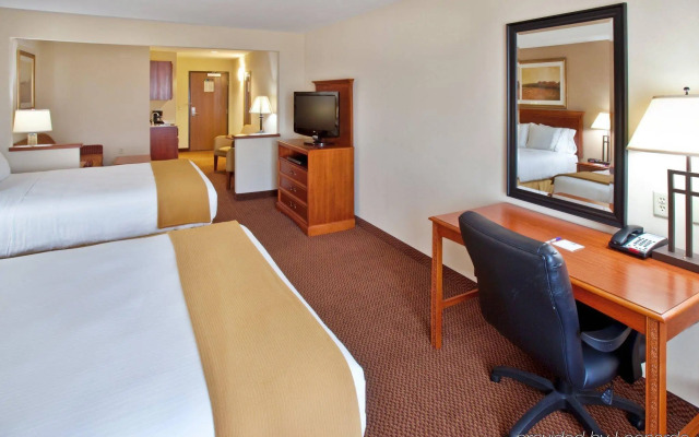 Holiday Inn Express & Suites Sheldon by IHG