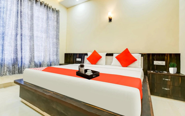 OYO Flagship 70098 Moon Trip