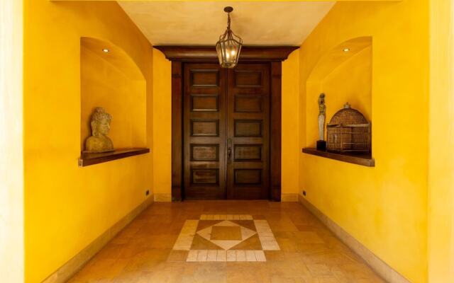 Mediterranean-style Flamingo Mansion Offers the Ultimate in Beachfront Luxury
