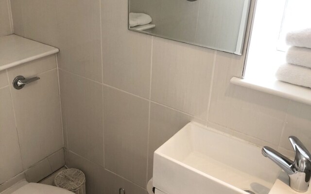 Victoria Station Apartment