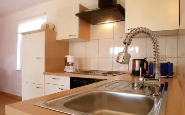 Roter Bungalow am Strand _50m_ _ O