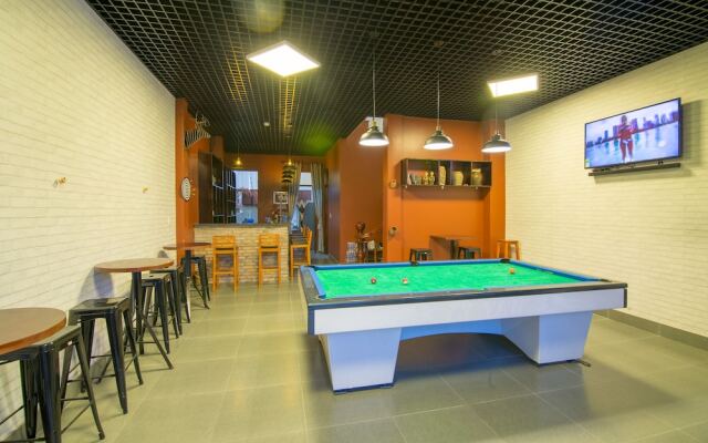 Au Lac Bar & Hostel