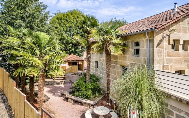 Lush Mansion in Lacapelle-marival With Jacuzzi