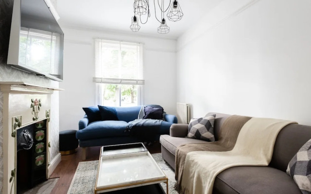 The Emmanuel Orchard - Central 4BDR Home with Parking