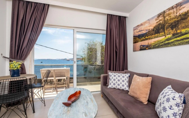 Seafront Flat With Excellent Sea View in Bodrum