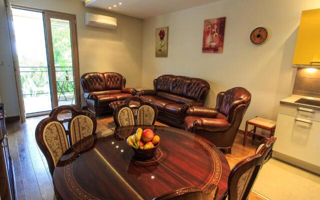 De Lux Apartments