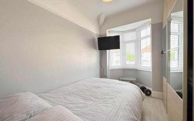 Impeccable 4-bed House in Liverpool