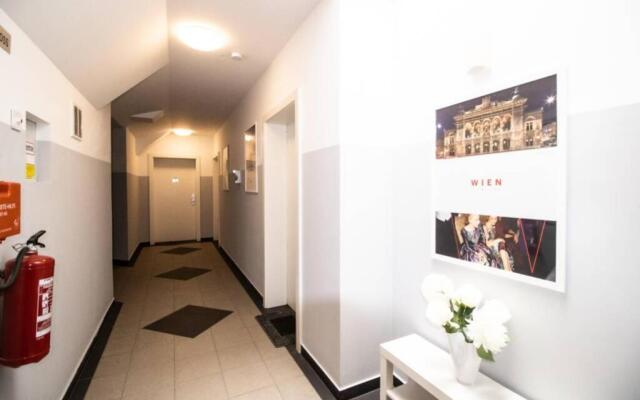 Sunny & cozy Penthouse with Balcony DG4