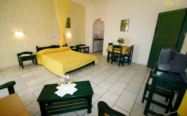 Studios Vrettos Beachfront Hotel