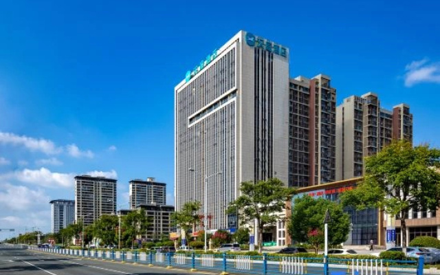 HanTing Hotel (Xinyang Luoshan Stadium)
