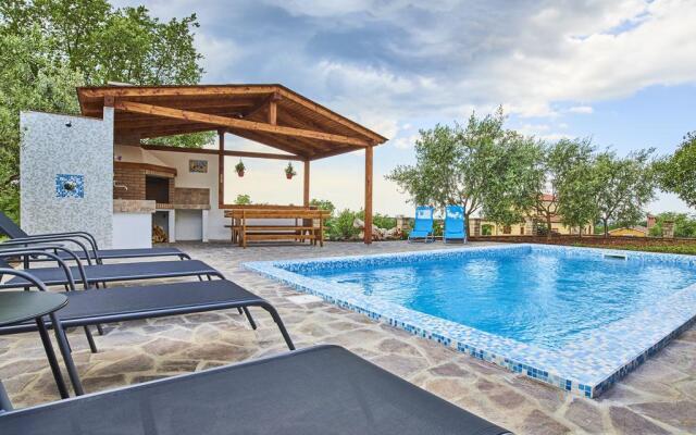 Apartments Mirna