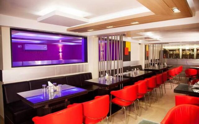 Hotel Sheela Towers