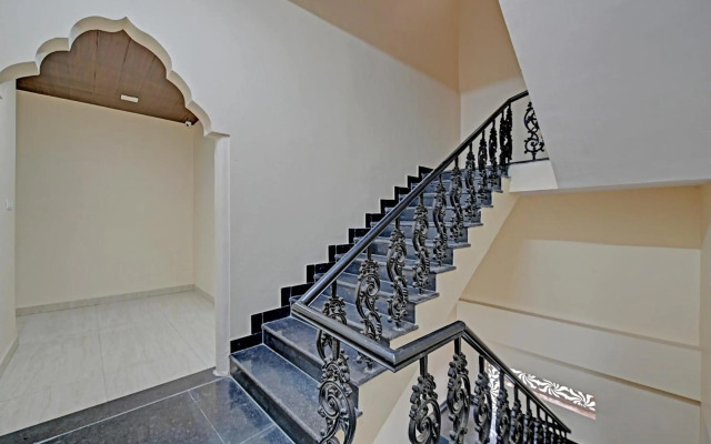 OYO 79424 The Castle Home Stay Inn