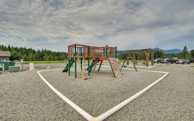 Cozy Ronald Retreat w/ Community Amenities!