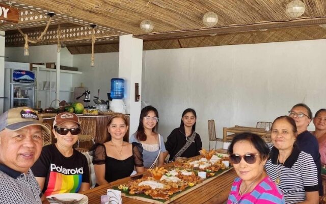 On Board Panglao Beach Hostel and Resort