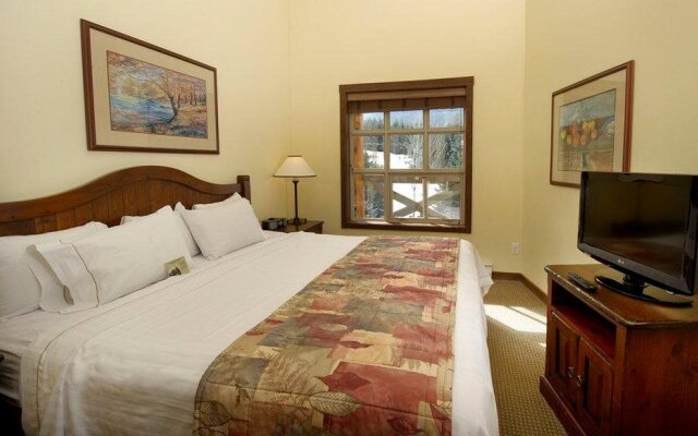 Blackcomb Springs Suites by CLIQUE