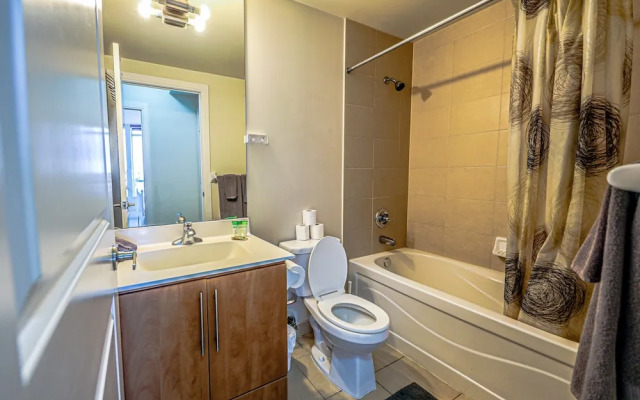 Lake View Luxury Condo by Elite Suites