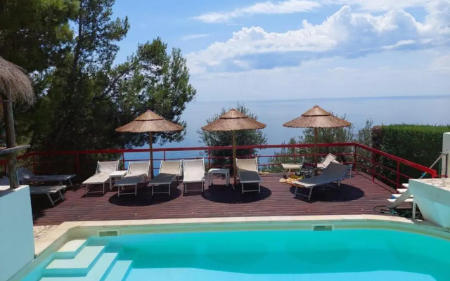Luna Rossa Resort