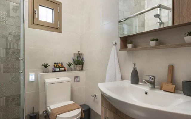 Brand-New stylish Flat w. Parking