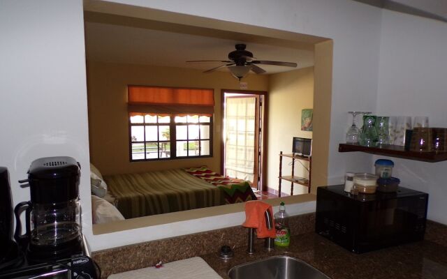 Bamboleo Inn Belize