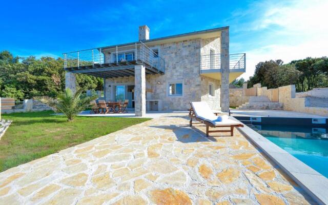 Amazing Villa Ele