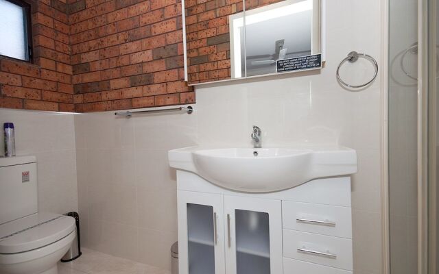 Crystal Waters, 2/79 Foreshore Drive