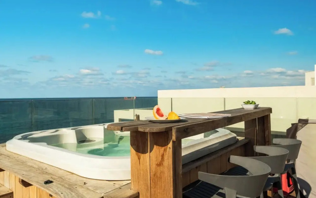 Rooftop Jacuzzi Penthouse by Sea N' Rent