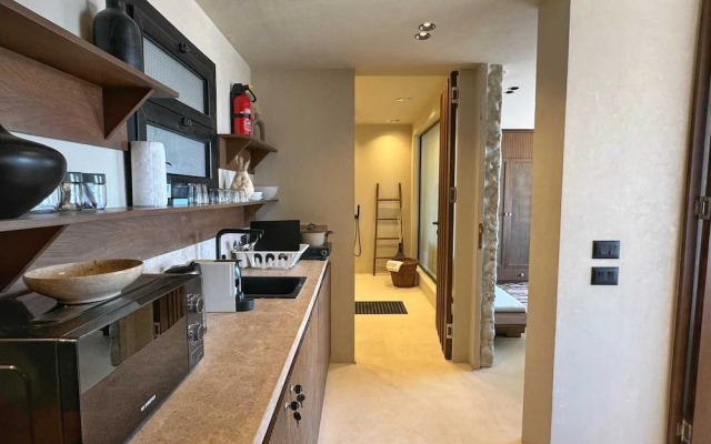 The 2 BDR Pyramids Vista w/ Bathtub