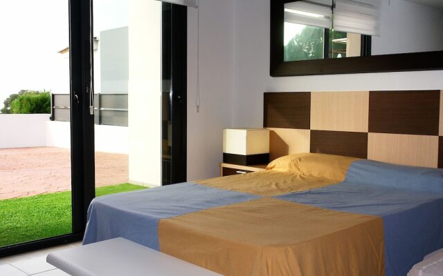 Scenic Villa in Palau Saverdera With Private Swimming Pool