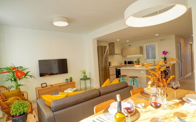 San Sebastian Apartment with Patio by Hello Apartments Sitges