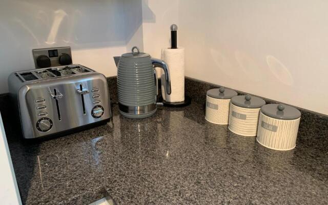 Central Darlington 2 Bed Apartment With Parking
